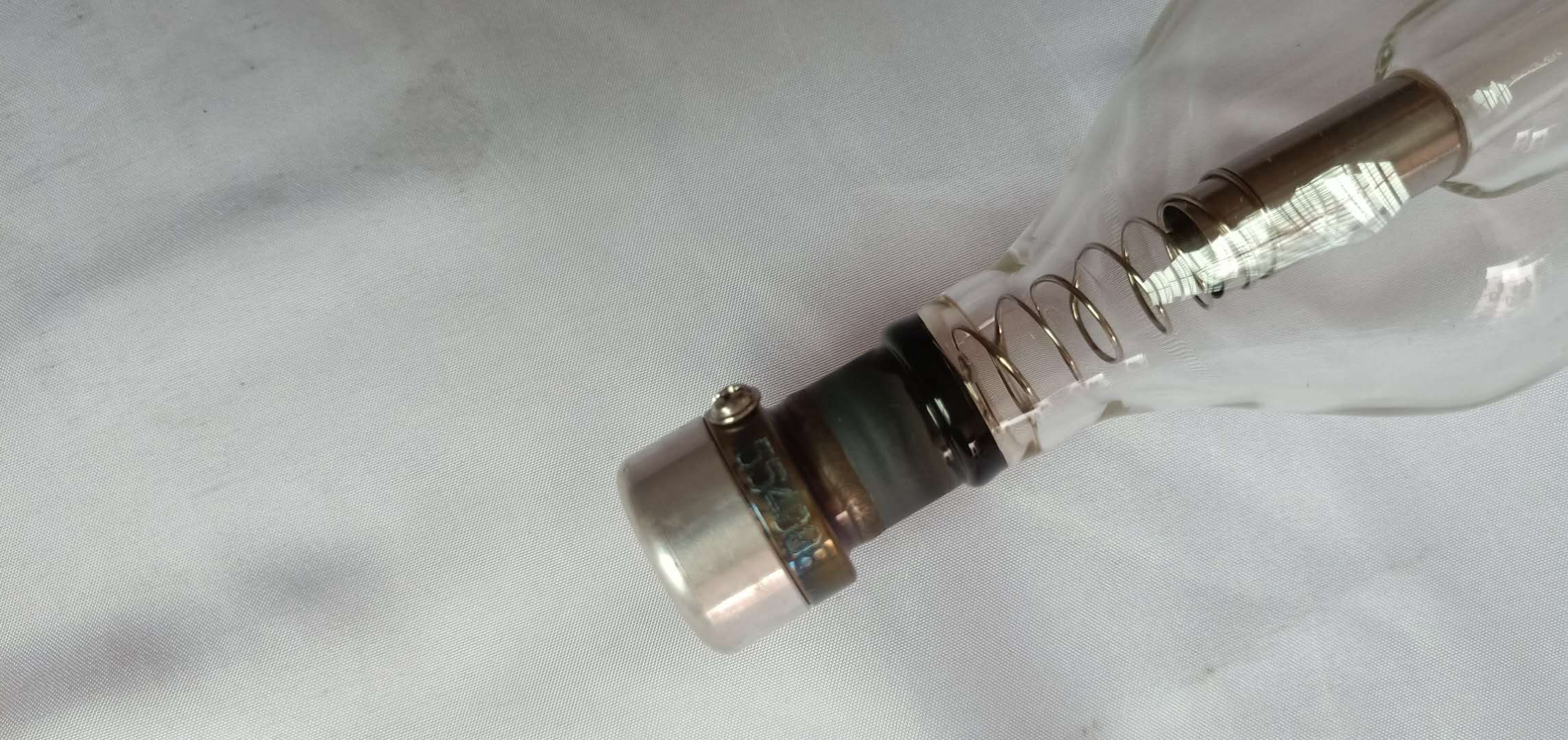 小型激光切割機激光管在使用的時候需要注意些什么？