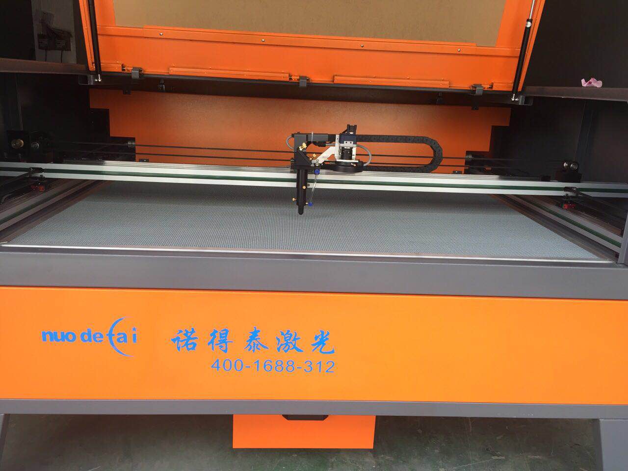 淺析小型雙頭服裝布料激光切割機(jī)作用有哪些？