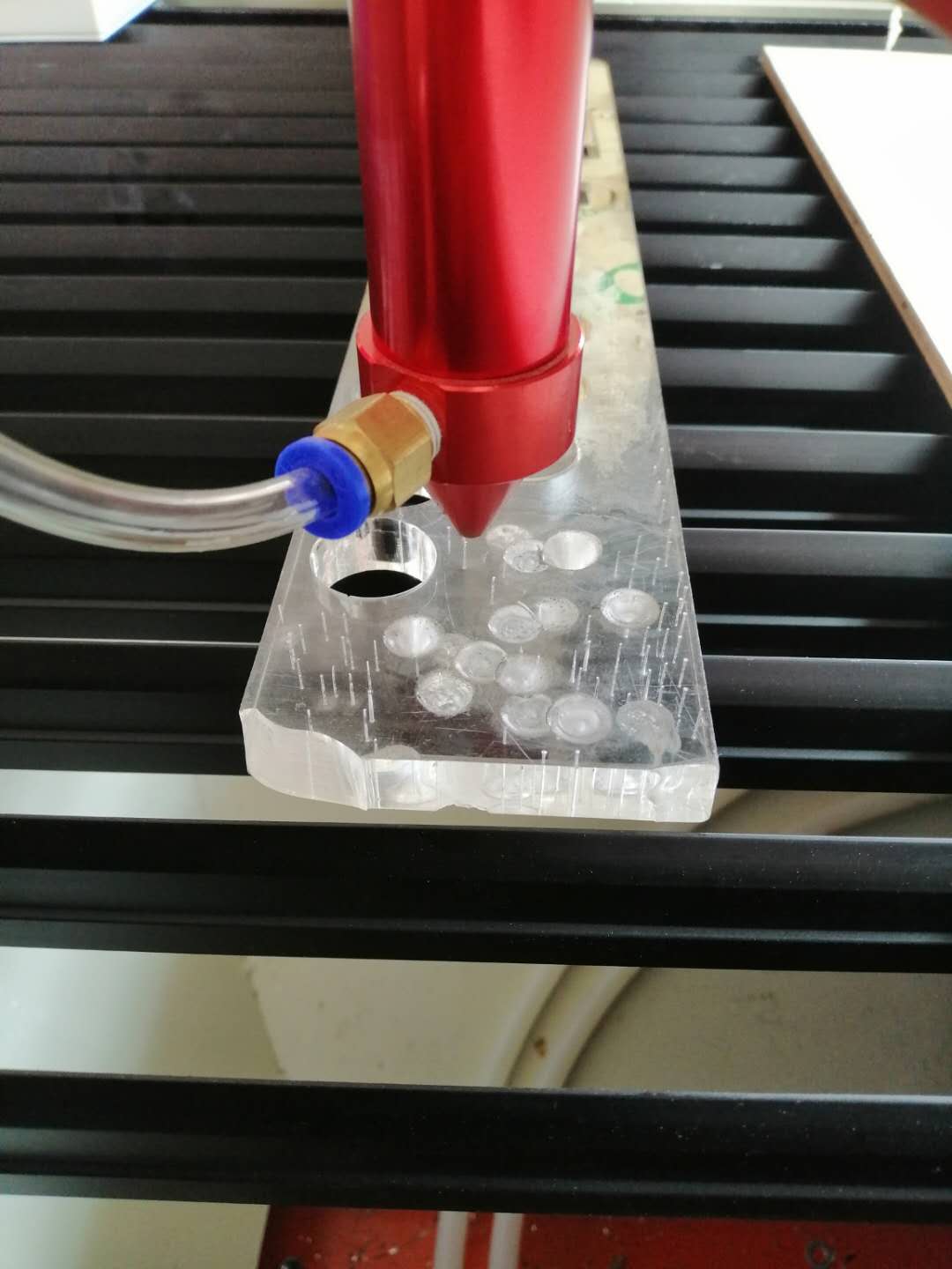 亞加力激光切割雕刻機(jī)有哪些機(jī)型規(guī)格！