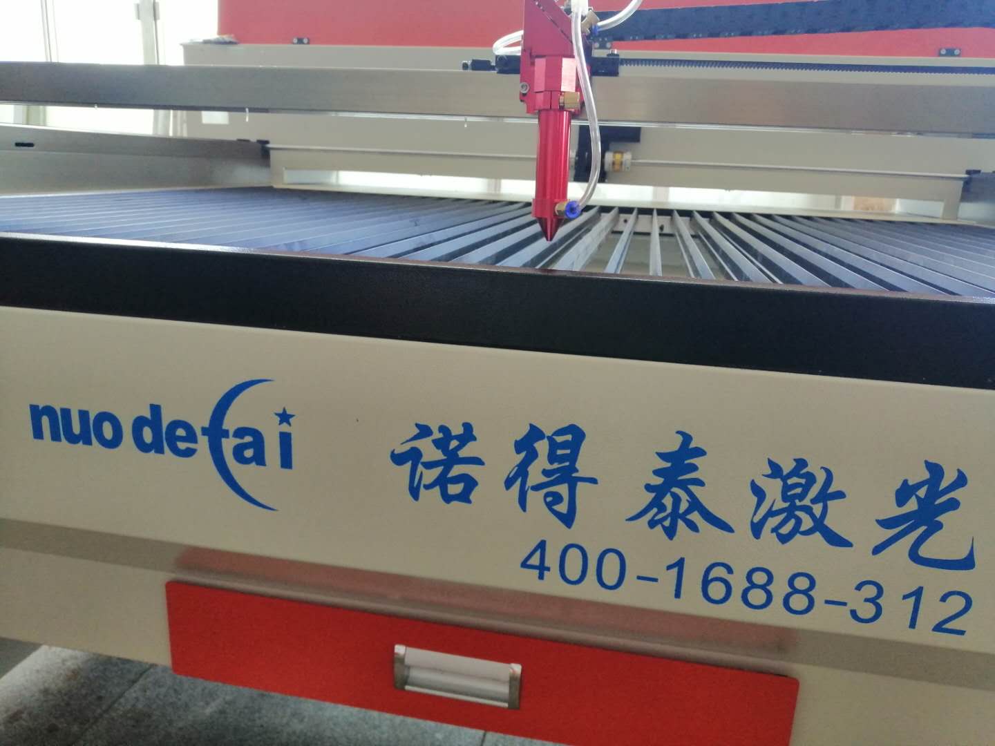 小型布料激光切割機(jī)該如何選擇？