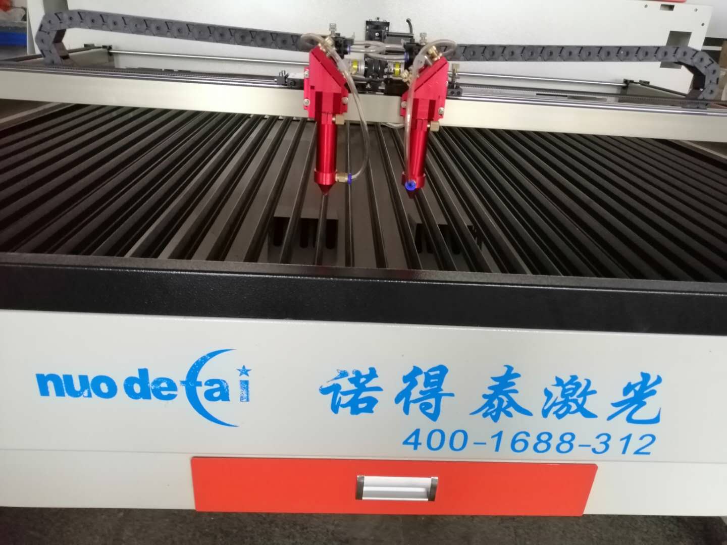為什么紙張激光切割機切割的時候不會著火的原因在哪里？