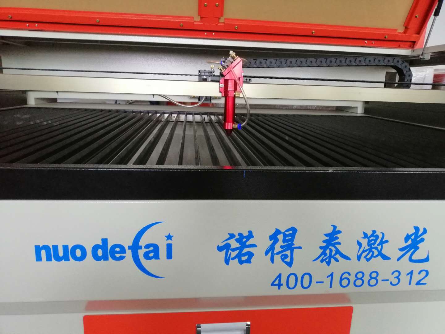 布料激光切割機該如何選擇，廠家為你提供售前指導(dǎo)