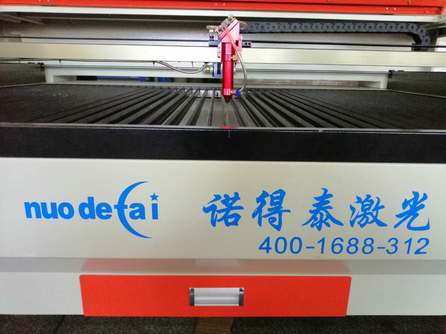 亞克力與布料兩種材料應(yīng)用于激光切割機有什么區(qū)別？
