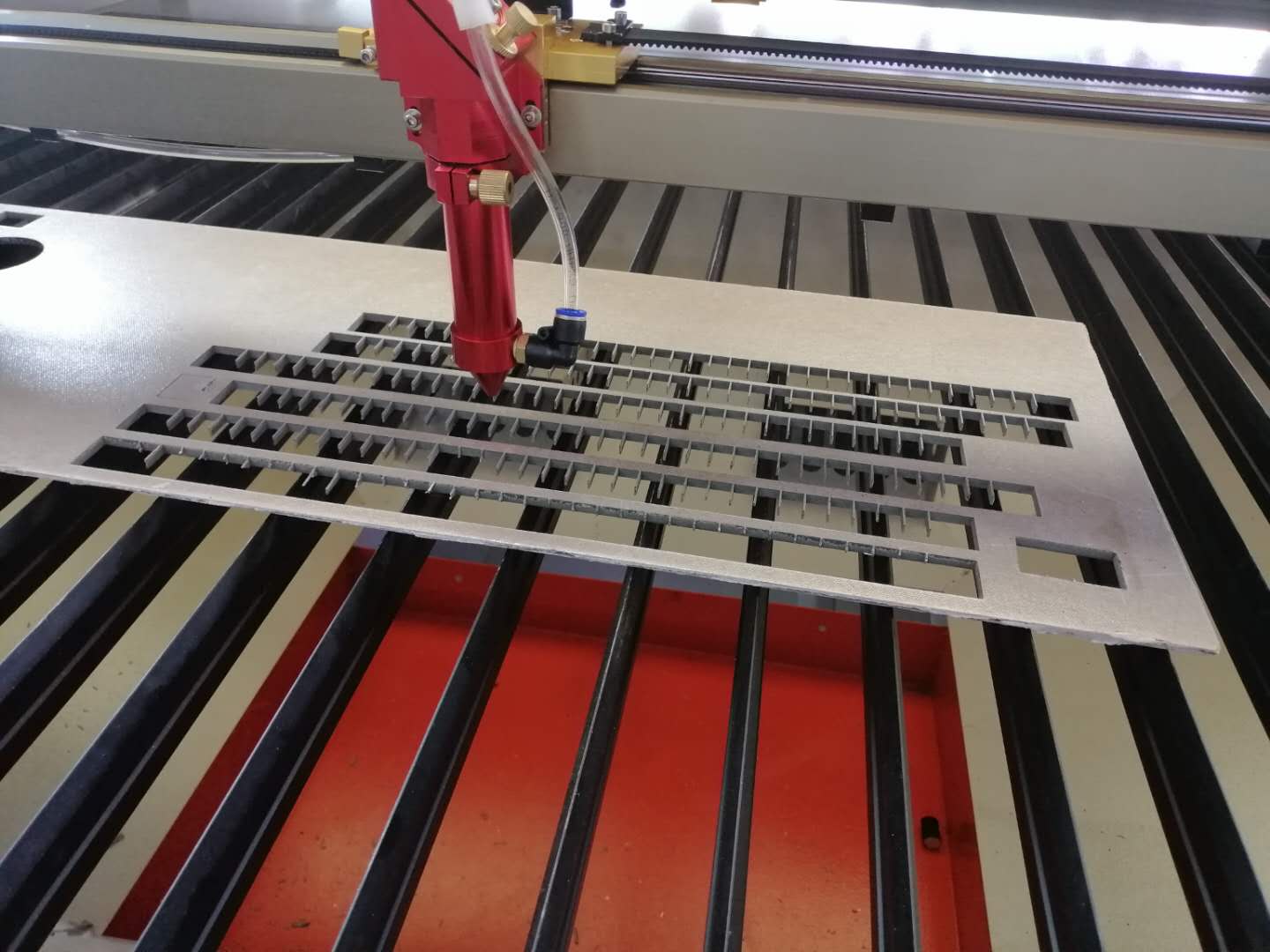 激光切割機(jī)在切割行業(yè)不可取代的因素是什么？