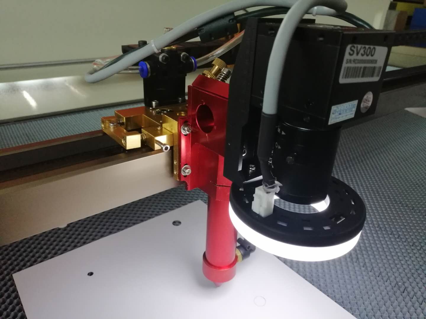 作為一個合格的激光切割機操作技術(shù)員具要有哪些的基礎(chǔ)知識！