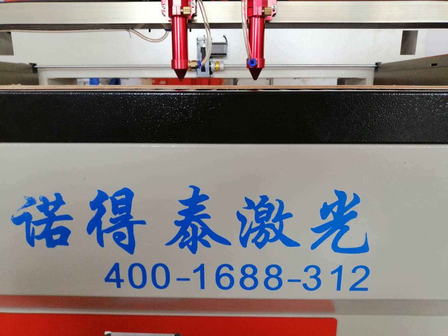 紙張裁剪這種激光切割機(jī)價(jià)格貴嗎？