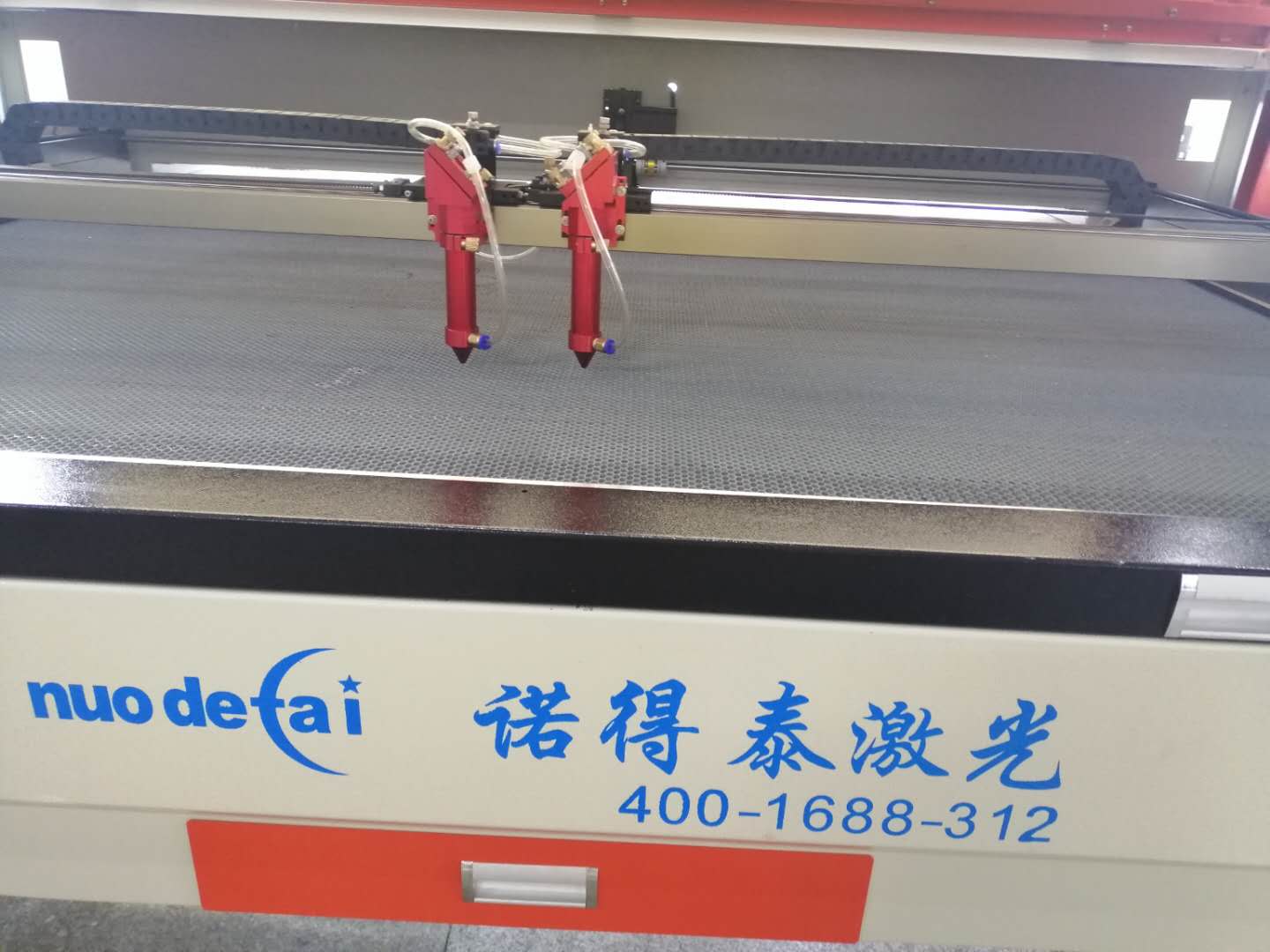 窗簾布料裁剪何不使用激光切割機(jī)加工試試？