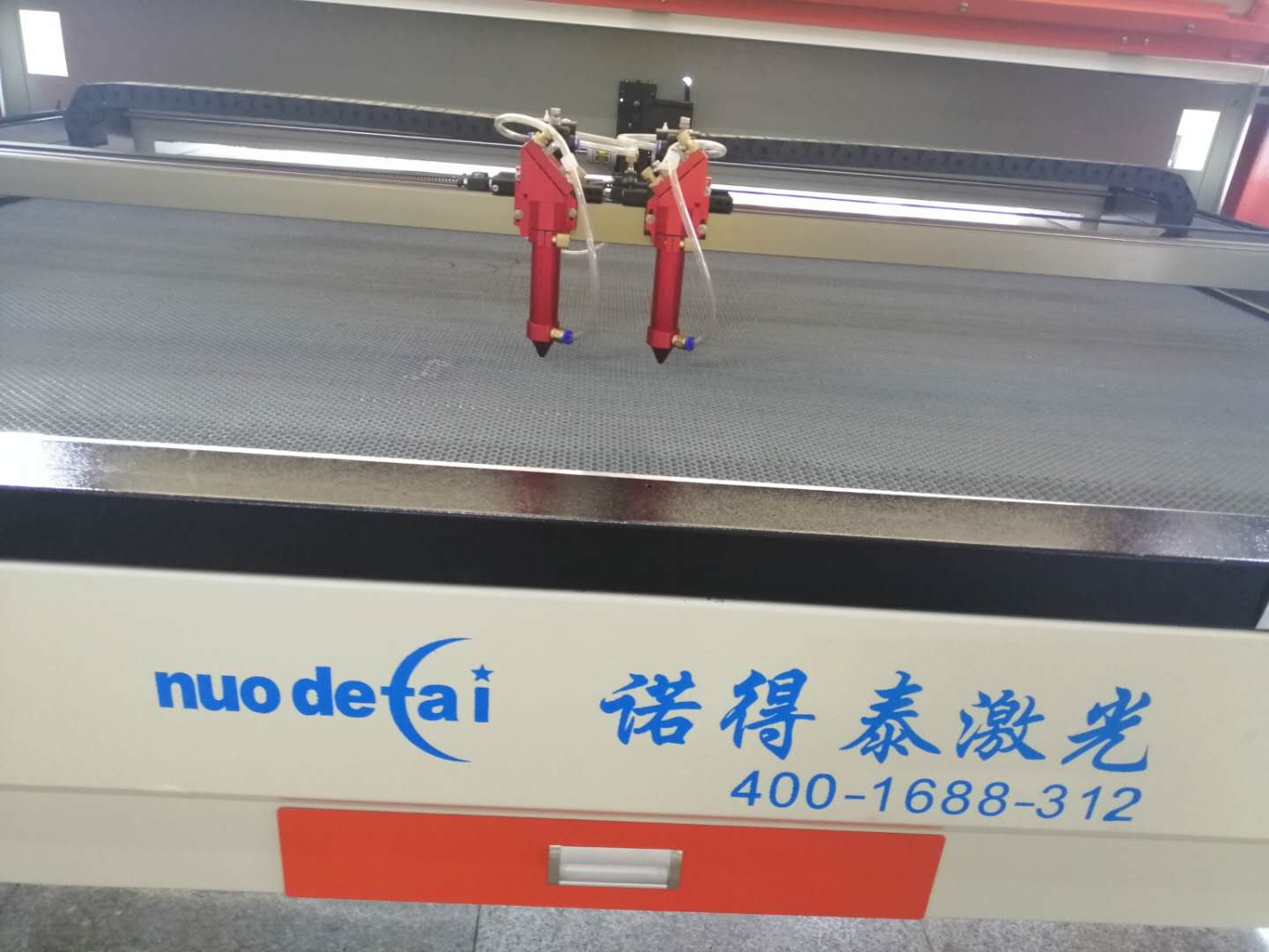 布料裁剪為什么使用激光切割機(jī)容易產(chǎn)生鋸齒呢？