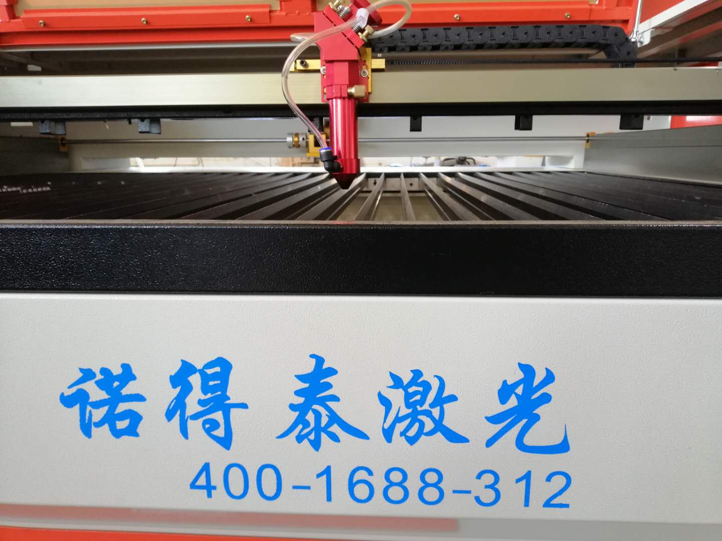 沙發(fā)皮革材料使用激光切割機鏤空的用途及優(yōu)缺點？