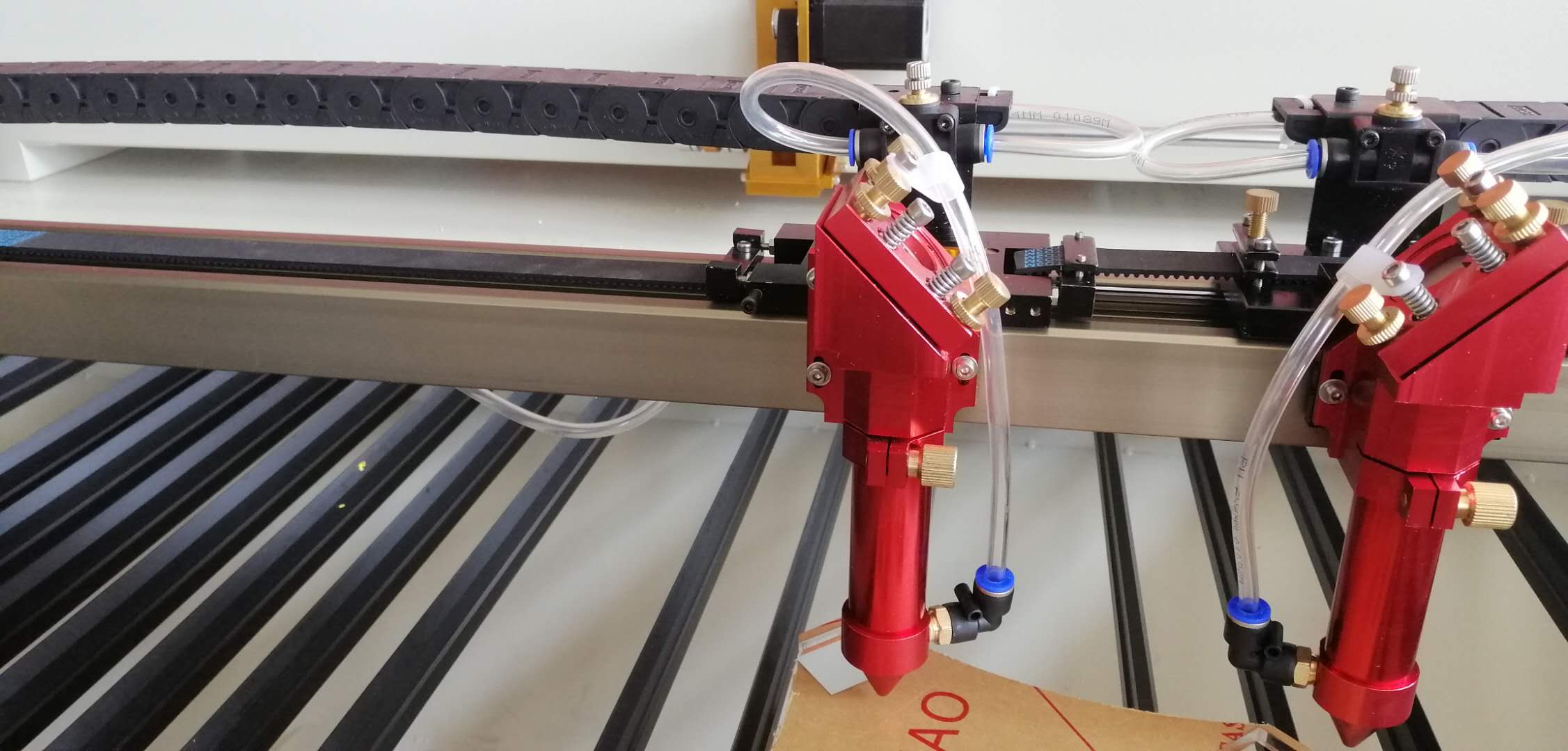 家具行業(yè)使用激光切割機(jī)的作用體現(xiàn)在哪些方面？