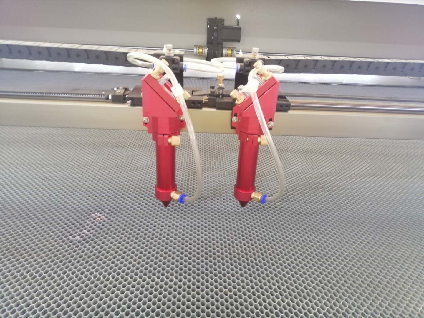 紙品類激光切割機(jī)價格貴嗎？